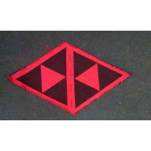   Badge 3rd Infantry Division (Red & Black Triangles) 