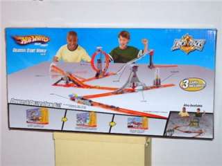   COLOSSAL STUNT WORLD PLAY SET 5 SUPER STUNTS 3 CARS INCLUDED NEW