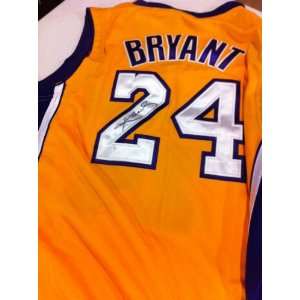  KOBE BRYANT AUTOGRAPHED HAND SIGNED AUTHENTIC LAKERS 
