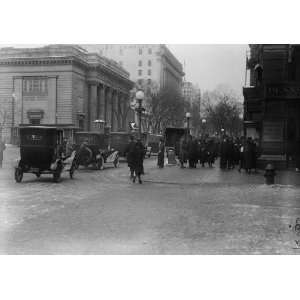  1917 photo Street scene, corner of G Street, Washington, D 