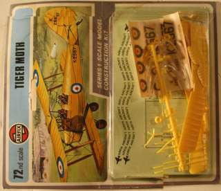 de Haviland DH82 Tiger Moth 1/72 Airplane Model Kit  