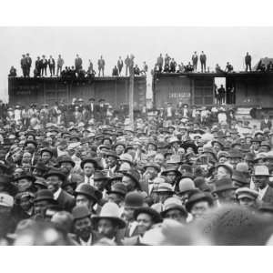 1912 photo [Large crowd gathered to hear Booker T 