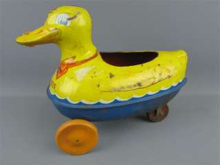 Vintage Ducky Waddles Tin Pull Toy Wyandotte Toys USA  