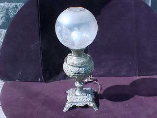 BRADLEY & HUBBARD ORNATE BANQUET LAMP w BALL ETCHED BALL SHADE  