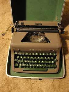 RARE RETRO ROYAL PORTABLE MANUAL TYPEWRITER from 1950 QUIET DELUXE 