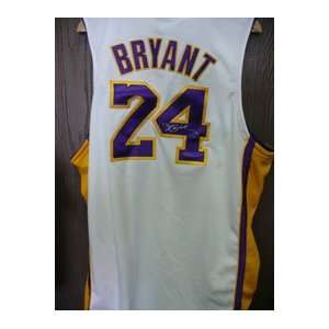  Signed Bryant, Kobe Authentic 24 White Jersey Sports 