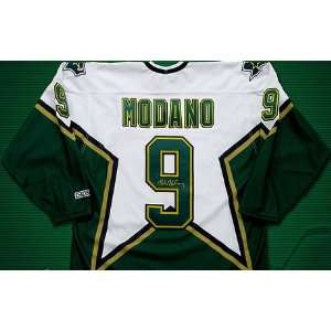  Mike Modano Autographed Jersey