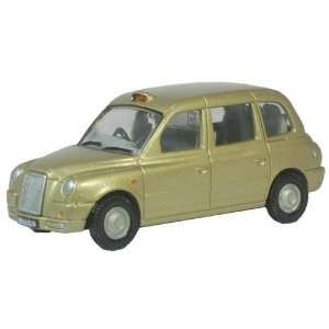   taxi shanghai in gold 1.76 railway scale diecast model