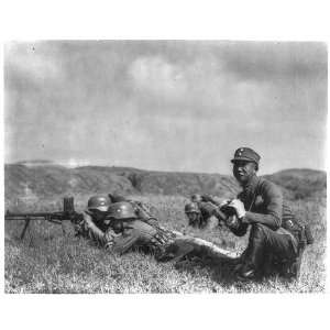   1937 1945 Light machine gun crew manouvers (III 201)
