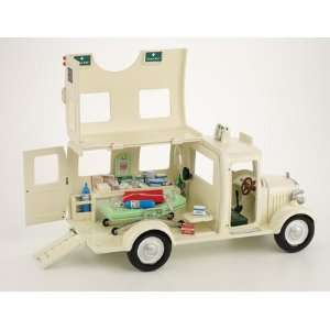  Sylvanian Families Ambulance Toys & Games
