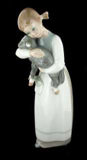 VINTAGE LLADRO GIRL WITH LAMB ADORABLE GLOSSY FIGURINE MINT  