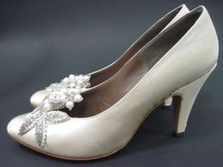   ivory satin beaded heels size 5 1 2 medium these wonderful shoes