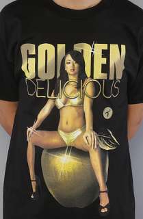 Two In The Shirt) The Golden Delicious Tee in Black 