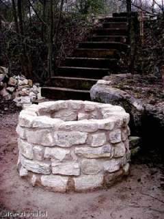 Dorfbrunnen Brunnen aus Muschelkalk Bruchstein / aus antikem 