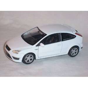FORD FOCUS ST WEISS 3 TÜRER 2009 CA 1/43 WELLY MODELLAUTO MODELL AUTO 