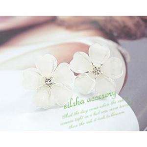   Beautiful Korean Girl White Camellia Flower Earring Ear Stud Pin E20