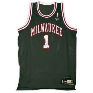 Oscar Robertson Milwaukee Bucks Autographed Green Reebok Jersey with 