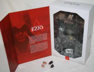HOT TOYS Box Assassins Creed II Ezio 1/6, excellent conditon, new 