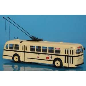   2420 series) in post 1947 cream and black paint scheme. Toys & Games