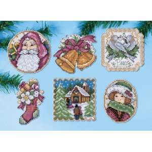    Victorian Christmas Plastic Canvas Kit Arts, Crafts & Sewing