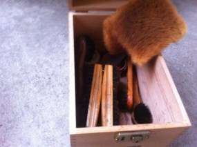   ESQUIRE DE LUXE SHOE Shine VALET Box Chest WITH Brushes & Polishes